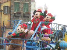 ディズニー、８日からクリスマスイベント　４年ぶり完全復活　クリスマスツリーも登場　報道陣に公開
