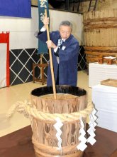 伝統のしょうゆ「玄蕃蔵」仕込み式　「丹精込め」年１回の限定醸造　銚子・ヒゲタ醤油
