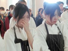 浦安ホテル「東京ベイ東急」営業終了　最後の宿泊客を見送り　お別れセレモニー、涙ぐむ従業員も