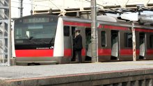 【速報】ＪＲ京葉線の快速縮小問題　朝の上り快速２本運行継続へ、見直しは極めて異例　千葉市長と面会、支社長「厳しい声いただき反省」