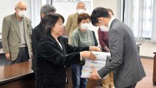 東葉高速鉄道の運賃値下げを　住民団体、千葉県に署名７０００人分提出　初乗り２１０円、１６キロで６４０円　「利用者が他路線に流れる」