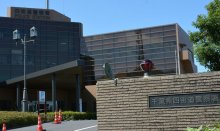 「死ぬつもりで自分で刺した」　四街道の公園、腹部に刃物の男　銃刀法違反容疑で逮捕