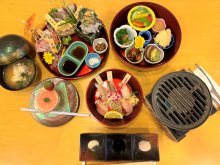 館山の魅力てんこ盛り　炙り海鮮丼２４年度版できた！　市内４店、独自色も　昨年４月には累計１３万食を達成