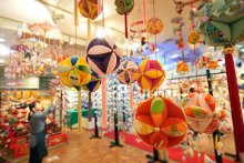 華やかに御宿彩る、つるし雛　町巡りイベント２３日開幕　えとにちなんだ竜の大作も