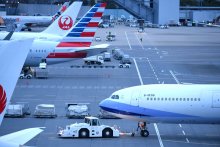 【速報】成田出発機、相次ぎ引き返し　沖縄で震度４、津波警報