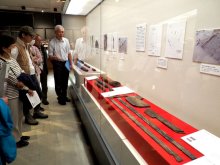希少な「修羅」初公開　「古墳時代の謎の木の道具たち」展　木更津　当時の暮らしに思いはせ