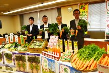 「地域の皆さん味わって」　旬の野菜や加工食品をＰＲ　船橋の農家が市役所訪問
