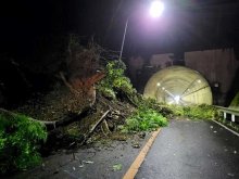 土砂崩れで国道１２８号通行止め　鴨川、１８日の大雨影響　市原の県道大多喜君津線も