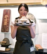 漢方を身近に感じて　佐原・老舗薬局で薬膳かき氷販売　小川万貴子さん（２６）【ひと模様】