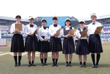 ６年越しの思い成就　メイン司会の富田さん、松野さん　第１０６回全国高校野球　千葉大会　第１日