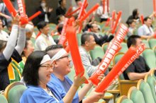 柔道・角田夏実選手に地元エール　八千代高部員ら３００人集結　憧れ先輩に熱視線　市民会館でＰＶ　【パリ五輪】