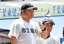 抗議で１８分間中断　「守備妨害」の判定巡り　木更津総合―市船橋　第１０６回全国高校野球　千葉大会　最終日