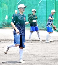 酷暑対策に短パン　木更津総合　第１０６回全国高校野球