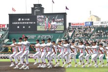 木更津総合ナイン堂々行進　第１０６回全国高校野球大会開幕