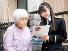 ＡＫＢ山崎空さん、電話de詐欺への対策紹介　千葉市内の高齢者宅を訪問　国際番号の手口ストップへ