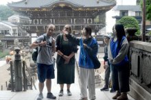 城国大生、英語ガイド挑戦　寺の歴史　参拝方法レクチャー　新勝寺で訪日客案内