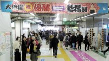 松戸市民「やった」「盛り上がった」　琴桜、悲願の初優勝　駅、市庁舎に幕　市内、歓喜に包まれ
