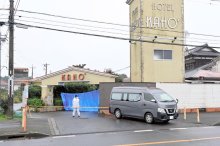 首絞め刺したか、腹にも傷　死因は窒息や出血の可能性　凶器とみられる刃物残る　ホテル女性従業員強盗殺人事件　市原
