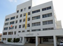 【速報】車が海に転落、男女２人死傷　船橋市浜町の港