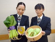 船橋特産小松菜で新商品　シャキシャキ肉まんしっとりバウムクーヘン　食感、風味にこだわり　ＪＡちば東葛
