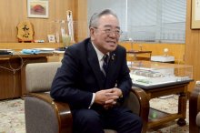 空港機能強化「千載一遇」　海岸、ＩＣ周辺開発見据え　５期目の佐藤晴彦・横芝光町長　【インタビュー】