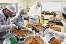 福招く郷土食　旭の「とがらしごぼう」　住民調理、西宮神社例大祭で奉納へ　参拝者に配布も