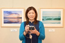 美しい海岸線、白い砂浜…写真で海辺を散歩気分　御宿・月の沙漠記念館　子どもの記録でカメラ購入、腕磨いた力作ズラリ　