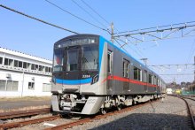 京成、新型「３２００形」お披露目　年度内に営業運行開始　合併後、松戸線に置き換えも