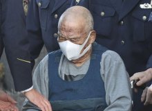 放火容疑で７７歳再逮捕　住人女性、重傷やけどで入院中　柏の夫婦殺害事件後、８棟全焼で　否認、取り調べに応じず　千葉県警