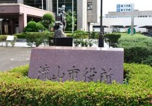 流山市課長　業務中にネット閲覧で停職、降格処分　５年間で計１０００時間…趣味のゴルフサイト　給与相当の２８６万円自主返納