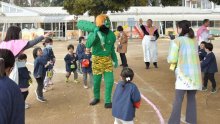 特産落花生で鬼退治　八街、幼稚園で節分会