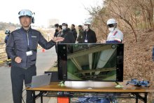 橋裏配管をドローン点検　千葉市で実証実験　人手、コスト削減に期待