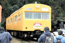 黄色い総武線、復活にファン感激　レトロ１０３系“千葉色”に染め　いすみ・ポッポの丘