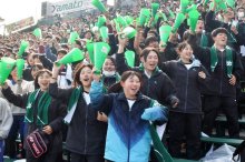 スタンドに１３００人、ナインを後押し　千葉黎明　第９７回選抜高校野球大会