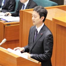 熊谷知事「飛躍へ最前線で汗」　再選後初臨時議会　２期目の所信表明　圏央道全線開通、成田空港機能強化…