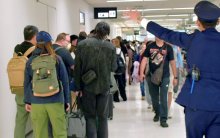 成田空港混雑する入国審査　「一定条件で簡素化を」　ＮＡＡ社長、国に制度改良求める