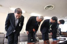 【速報】特支児童をごみ箱に入れて蹴る、転ばせてけが　３０代の女性教諭が体罰、校長に虚偽報告も　市教委謝罪　千葉・松戸市