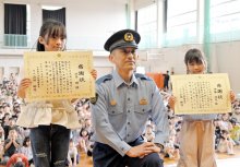 「道に迷ってるの？」「うん」→「助けなきゃ！」迷子の小学１年生　声かけて守った小４の２人に感謝状　千葉・八千代署