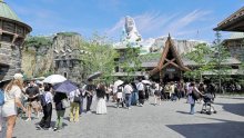 東京ディズニーシー「ファンタジースプリングス」開業１年　魔法の世界、アトラクションに長蛇の列　高橋社長「満足度高い」と手応え