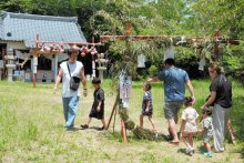 【写真特集】芽の輪くぐり成長祈願　伝統の「七つ子参り」　御宿