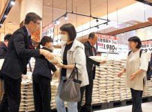 イオン、千葉県内でも備蓄米販売開始　「５キロ２１３８円」　開店前から行列、５時間半で２７００袋完売