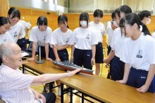 恒久平和へ思い新た　戦艦武蔵乗組員の早川さん　勝浦中で体験証言　【戦後８０年ちば】