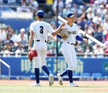 下級生投手、思い継ぐ　２年・池田拓と１年・神永　中央学院　第１０７回全国高校野球　千葉大会　第１４日