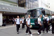 市立船橋ナインいざ聖地へ　「全員で一つに」決意し出発　全国高校野球