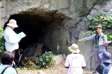 水上・水中特攻ひも解く　鋸南で戦争遺跡ツアー　「蛟龍」「震洋」格納庫巡る　【戦後８０年ちば】