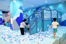 体動かし環境理解　イオンモール幕張新都心　屋内遊び場「ちきゅうのにわ」　「火山」など自然モチーフ９エリア
