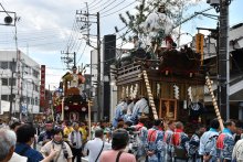 佐原の大祭・秋祭り開幕　山車１４台、町並みを巡行　１１日は年番引き継ぎ行事