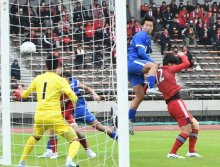 悔やむ連続失点　市船橋　全国高校サッカー千葉県大会　準決勝