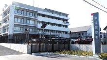 「肝試しで」旧富津署に侵入疑い　神奈川や東京の男女１３人を逮捕・書類送検　ＳＮＳ投稿見て模倣も