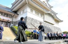 中学生演奏、剣術演武で祝う　千葉　郷土博物館リニューアル